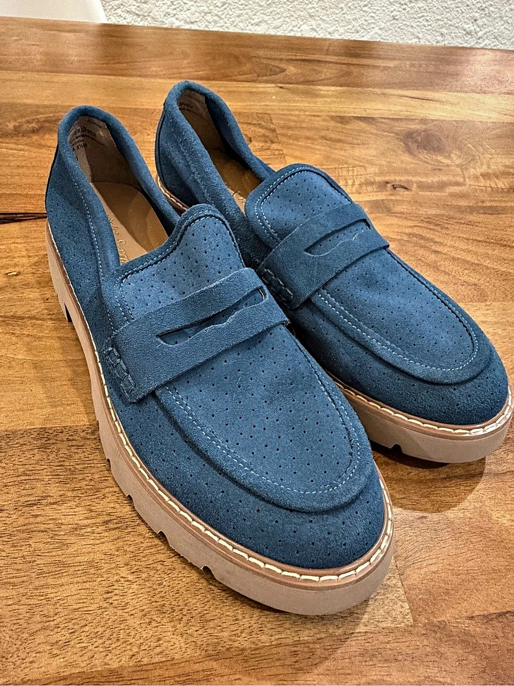 Violet & Red Perforated Leather Platform Loafers in Blue Womens 8.5 Like New